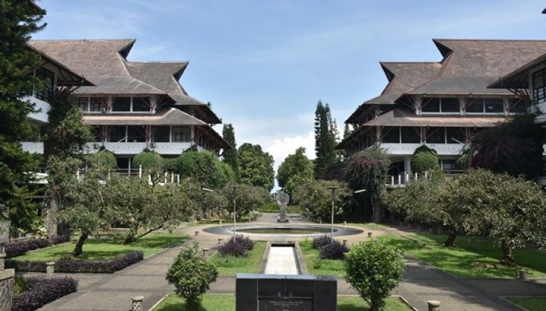 Institut Teknologi Bandung (ITB).