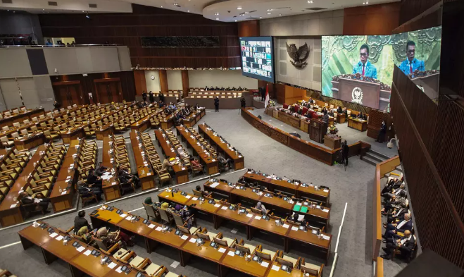 Anggota DPR RI saat Rapat Paripurna DPR RI Ke-24 Masa Sidang V Tahun 2022-2023 di gedung Parlemen