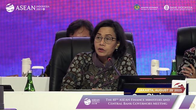 Menteri Keuangan Sri Mulyani Indrawati dan Gubernur Bank Indonesia (BI) Perry Warjiyo membuka sesi terakhir dari pertemuan ke-2 Menteri Keuangan dan Gubernur Bank Sentral (AFMGM)